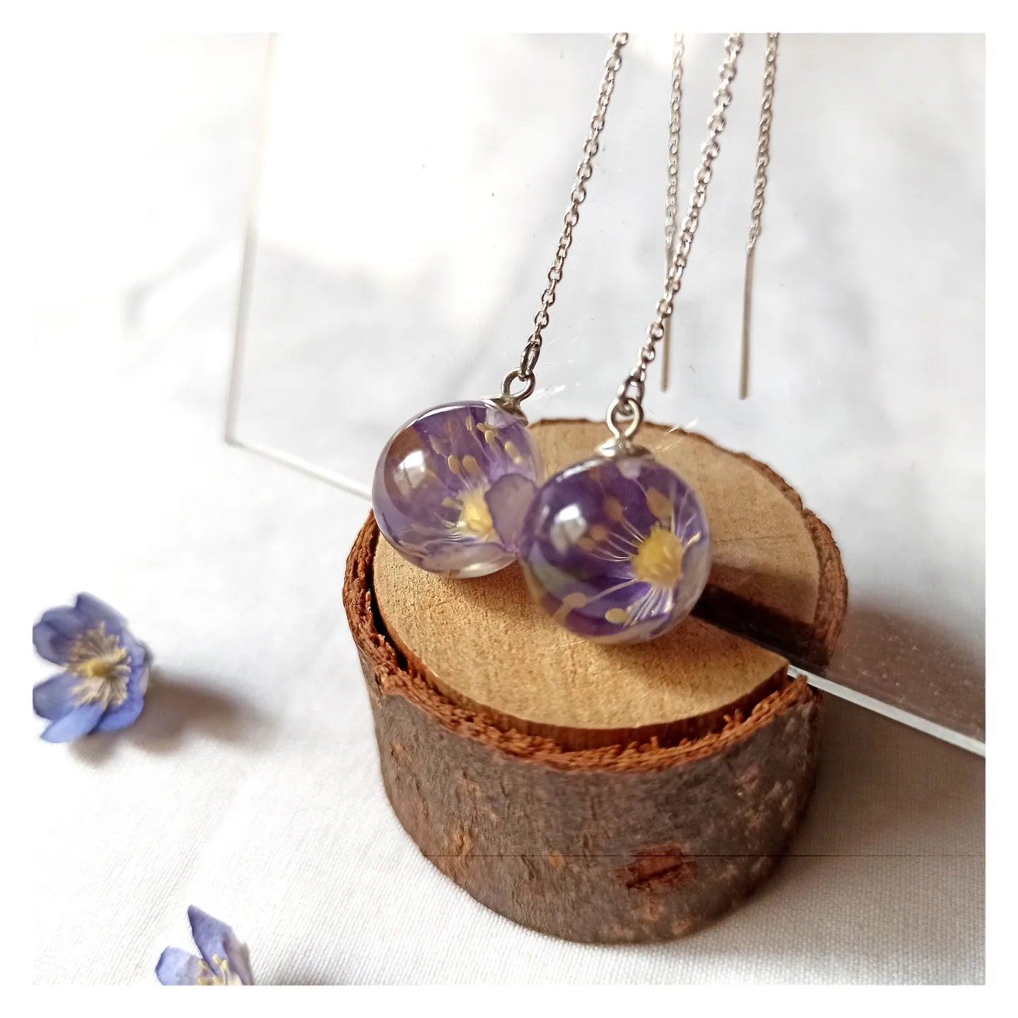 Pendientes Hepática Novilis o Violeta de Bosque